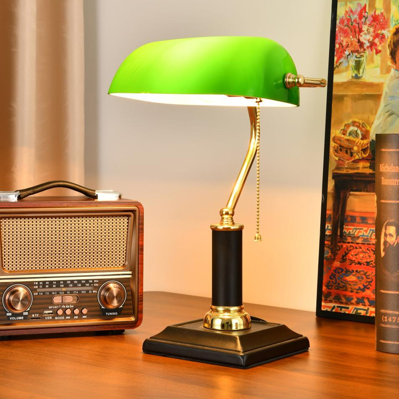Vintage Lighting Decor - Lampu Meja Banker Kuningan Solid Retro